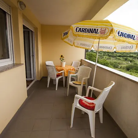 Dora Apartment *